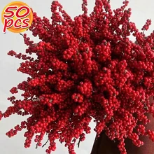 זרים אדומים לחג המולד - קישוטים לעץ וזרים