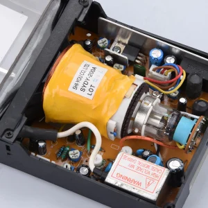 מוניטור CRT קטן 4 אינץ' 12V - שחור לבן וינטג'