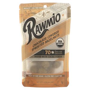 אגוזי לוז Rawmio מצופים שוקולד - 56.7 גרם - בריאות!