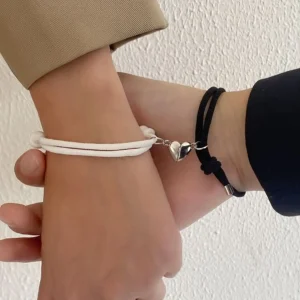 צמיד חברות מגנטי שחור לבן - זוגי ושיקי